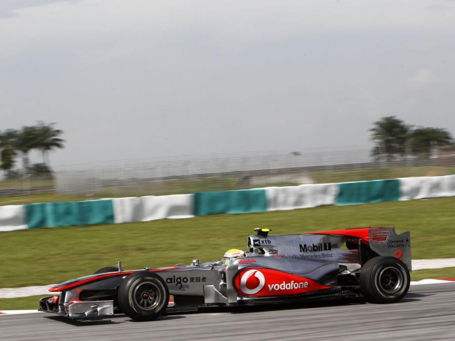  McLaren Mercedes-Benz MP4-25 2010 года  (фото 8 из 16)